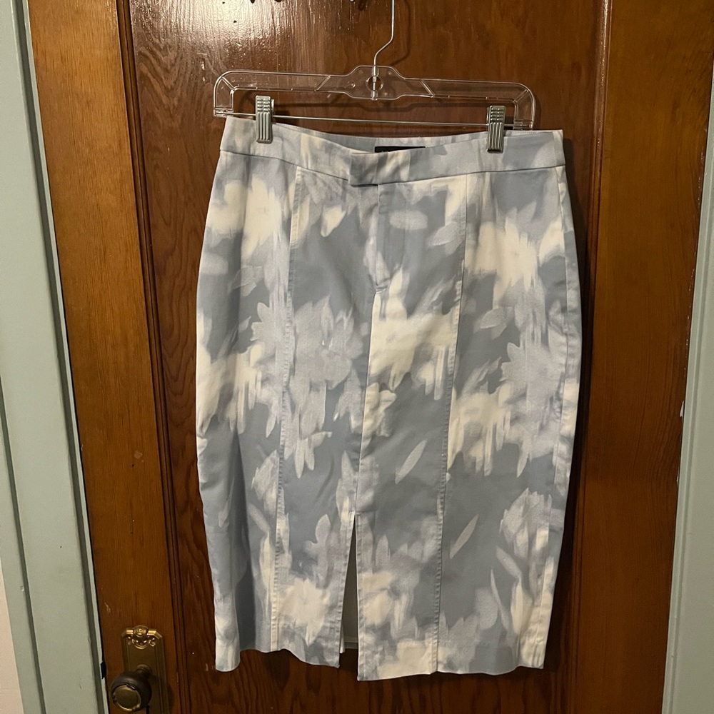 Banana Republic Gray and White Pencil Skirt Knee-Length Work